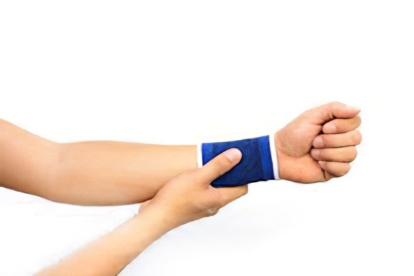 Как вылечить руку от боли в запястье руки thumbnail