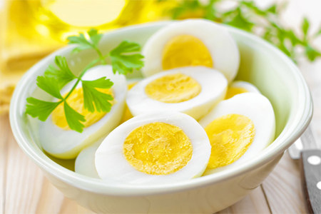 Чем полезны яйца для детей