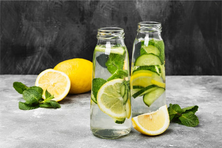 пить лимонную воду