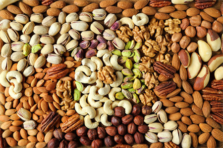 Содержание жиров и калорий в орехах