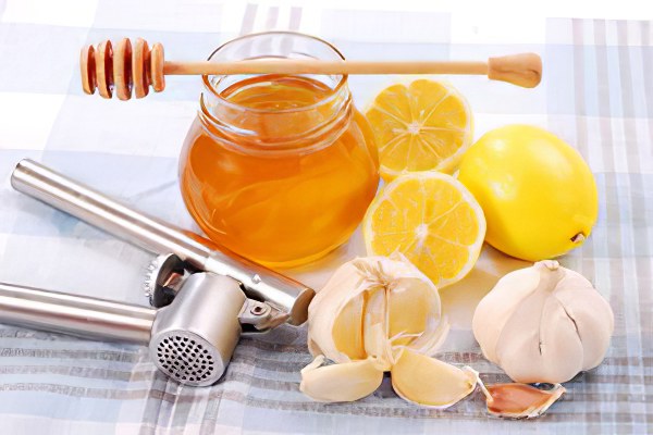 Как принимать мёд, лимон и чеснок?