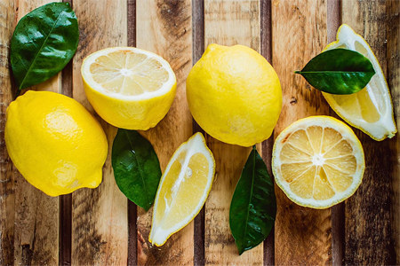 Лимон предупреждает формирование конкрементов в почках